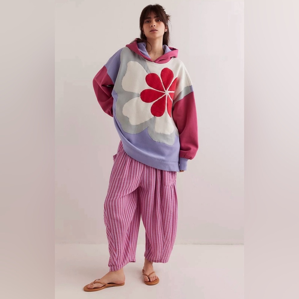▪️NWT Free People Clover Sweatshirt in Poppy Combo - Picture 2 of 9